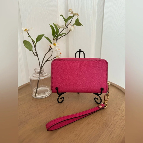 MICHAEL KORS ~ Women’s small pinkish/red wristlet with bold gold pyramid accents - Picture 3 of 7